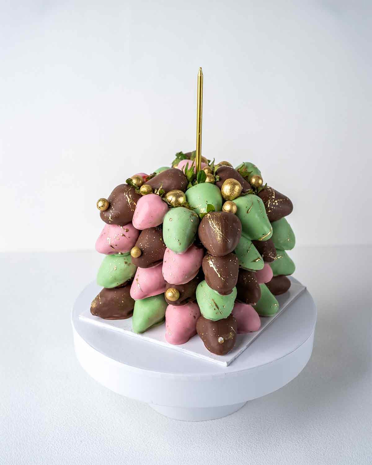 PASTLE STRAWBERRIES BOUQUET BY CRAVIGS CAFE