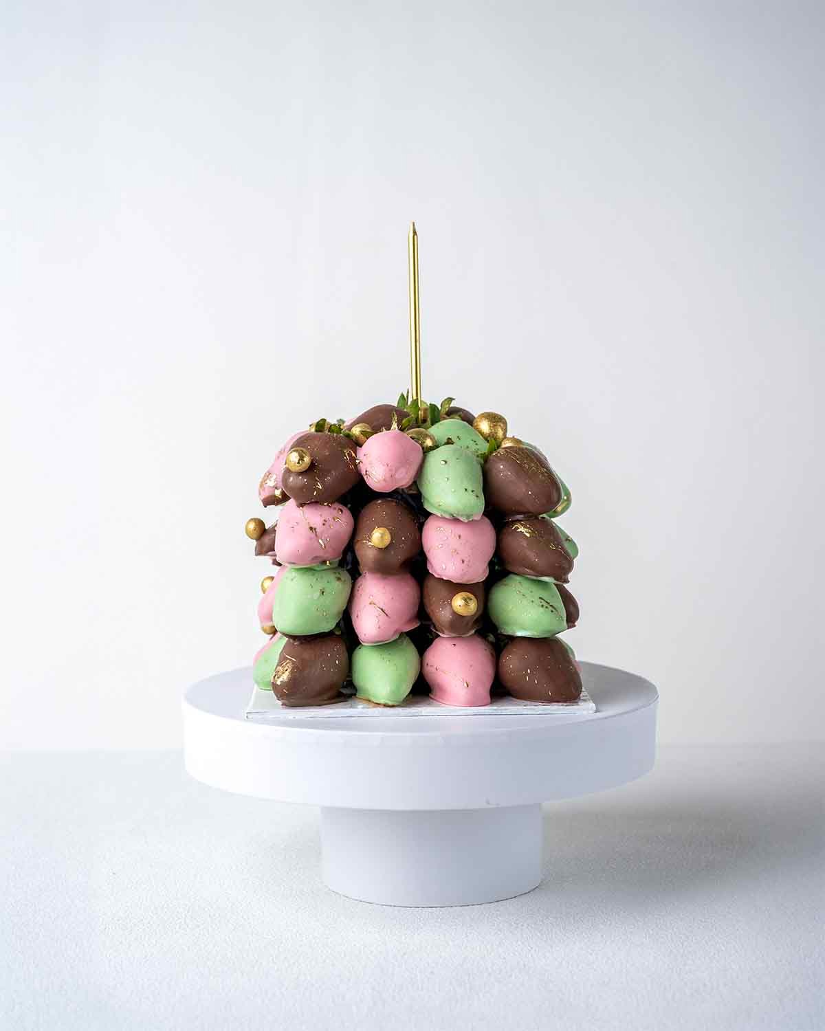 PASTLE STRAWBERRIES BOUQUET BY CRAVIGS CAFE