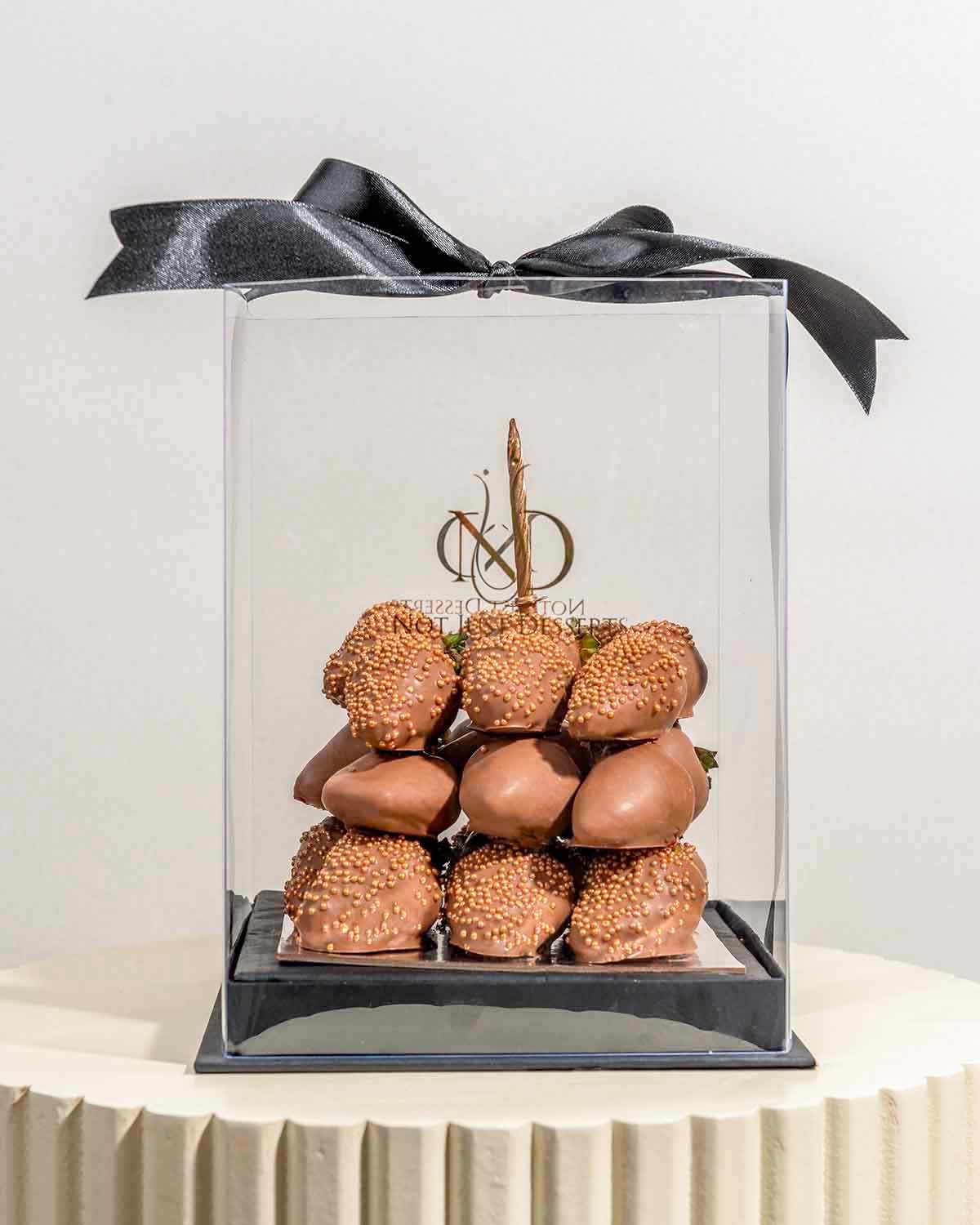 27 MILK CHOCOLATE COVERED STRAWBERRIES CUBE