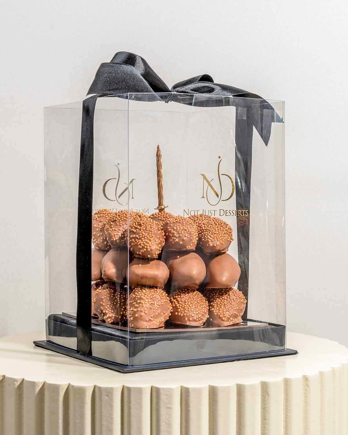 27 MILK CHOCOLATE COVERED STRAWBERRIES CUBE